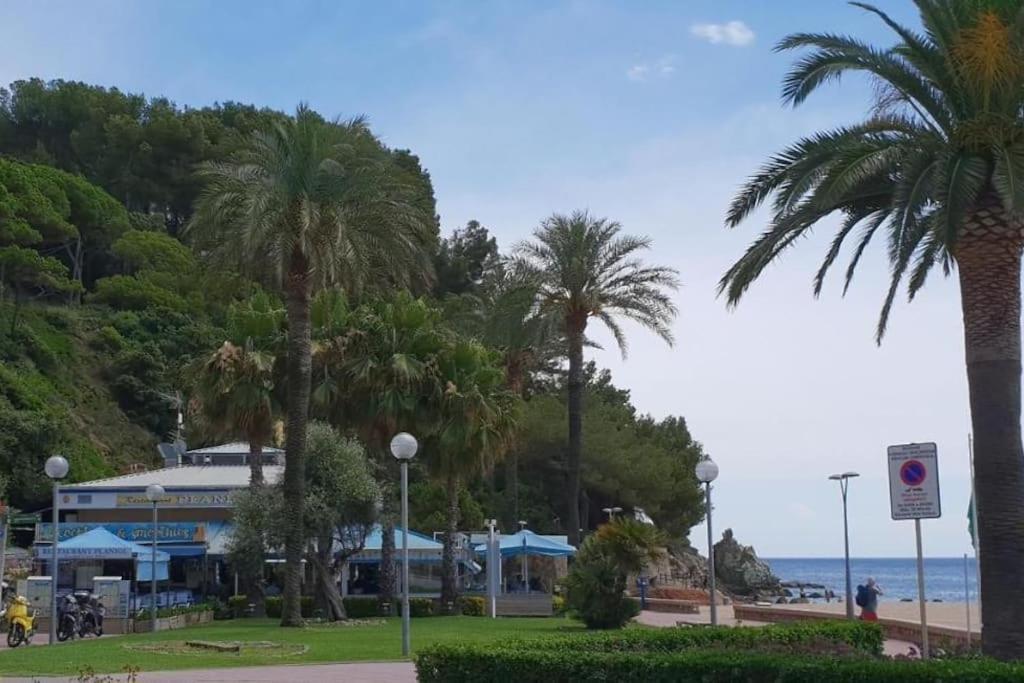Somriu Apartament Fenals Platja Lloret de Mar Esterno foto